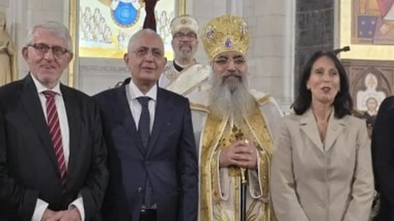 سفير مصر بباريس ينقل تهنئة الرئيس السيسي لأقباط فرنسا بمناسبة عيد القيامة